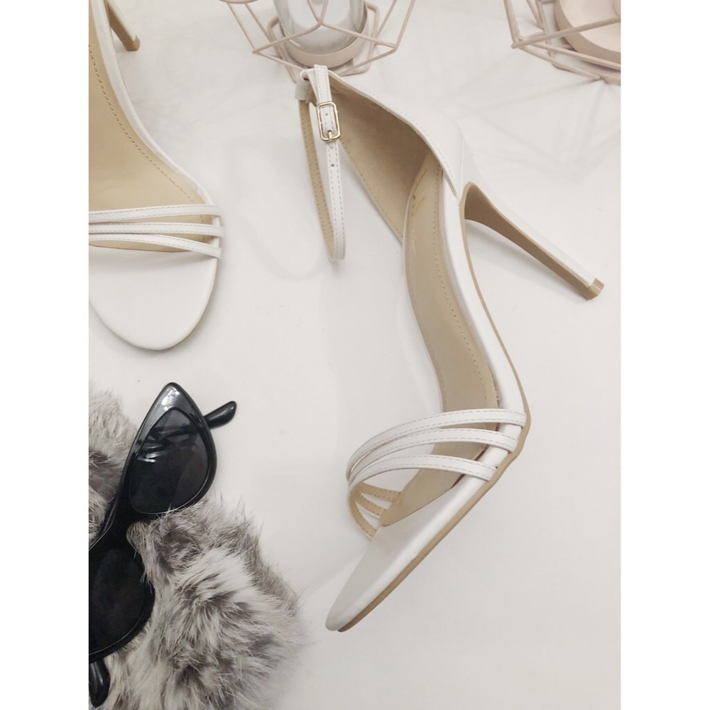 Lulu’s White Ankle Strap Sandals 🎀 - Picture 2 of 6